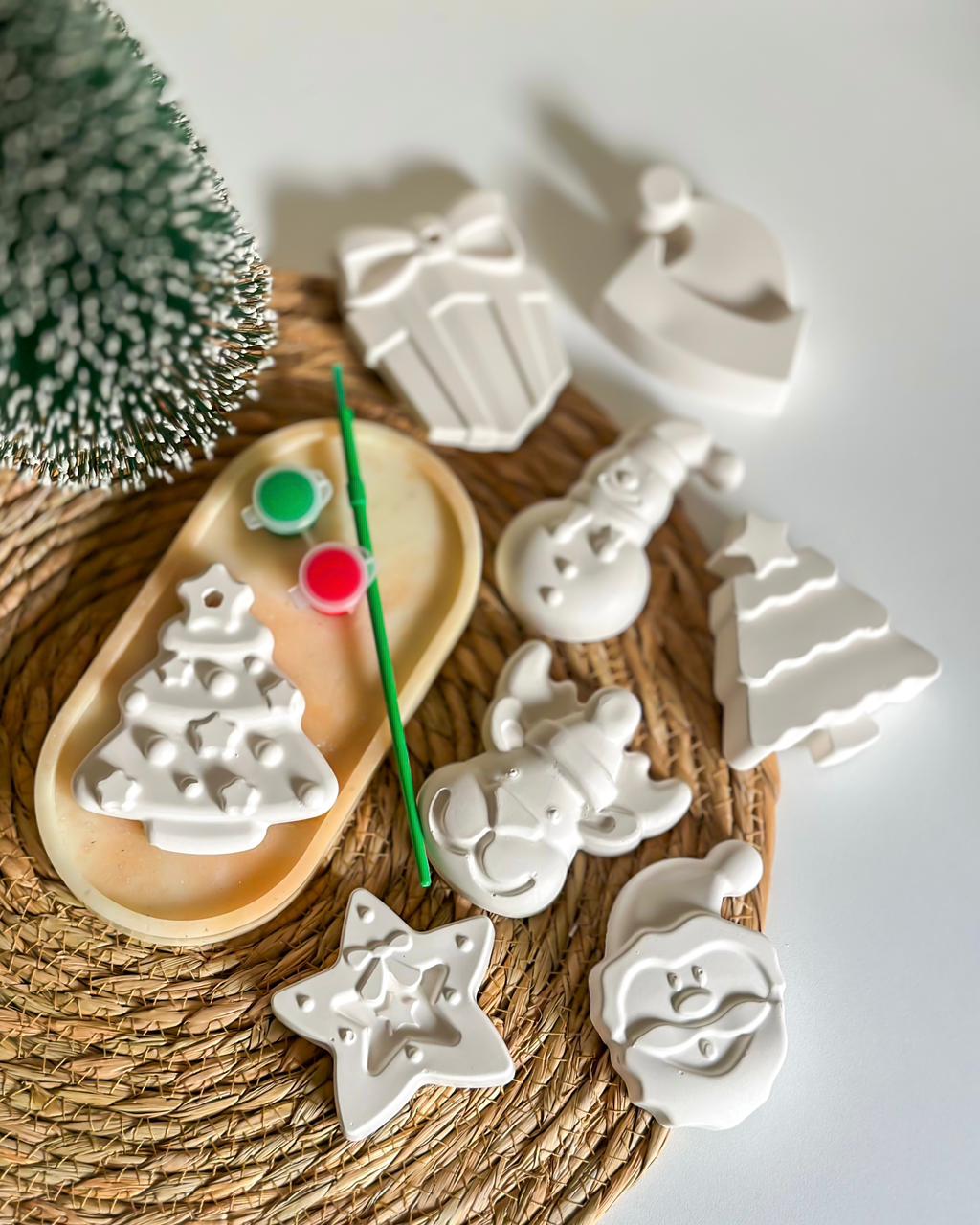 Festive Kids’ Gypsum Craft Pack